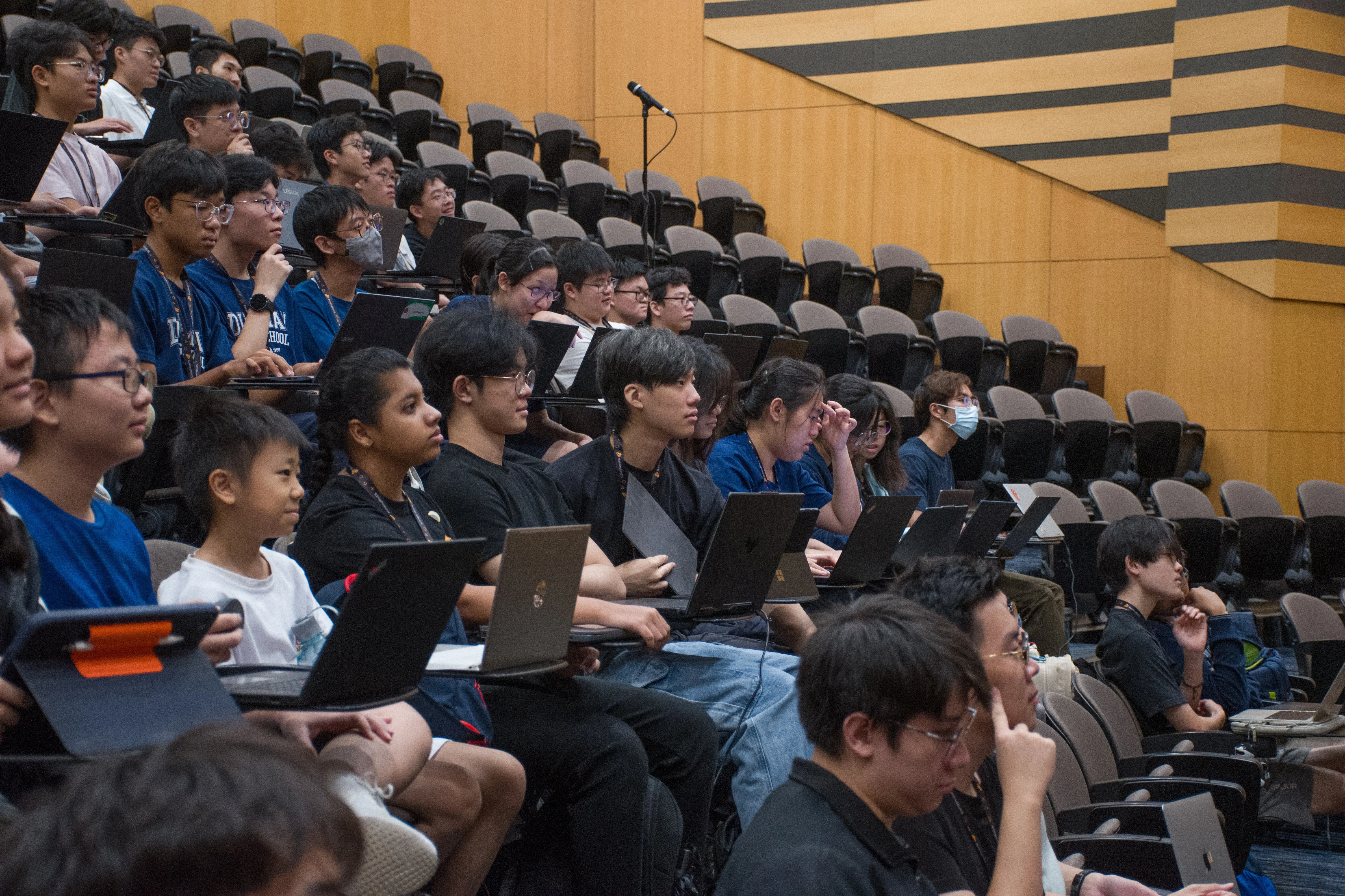 Students having a group discussion at a BuildingBloCS event